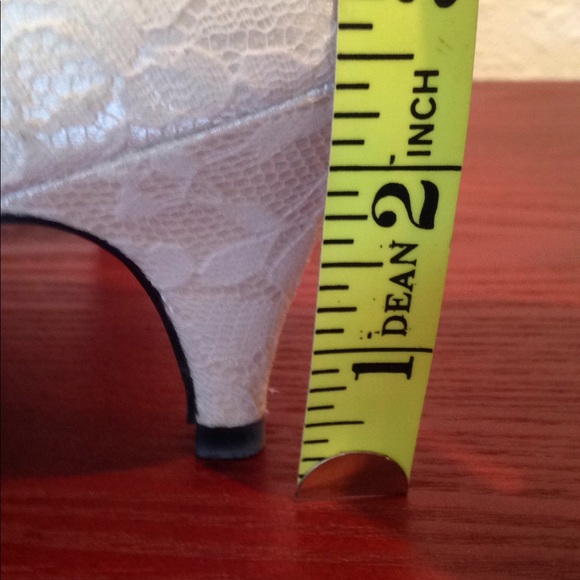 PIMENTO Ivory Lace Vintage Shoes Size 7 1/2 - Picture 3 of 3
